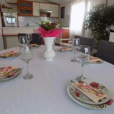 Daire Apartman Dora *